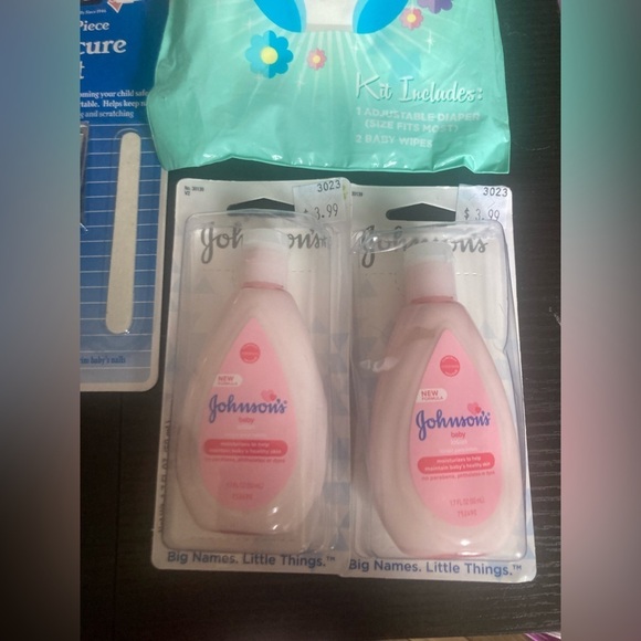 4/$25 Baby Travel set. Includes manicure set, Johnson’s baby lotion(2) & more - Picture 4 of 4